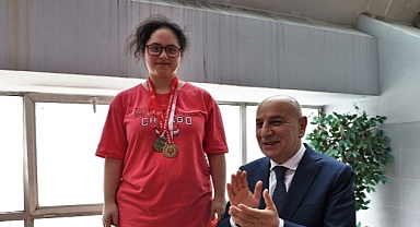 Özel Sporcular Madalyalarını Altınok’tan Aldı