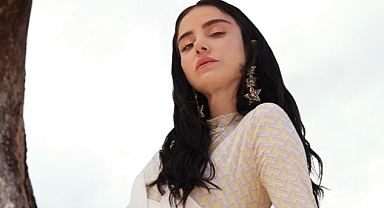 Özge Gürel “Aşk, Hayatımıza Gerçekten Sihir Katıyor ve Sadece İkili İlişkilerde İndirgenmesi Haksızlık”