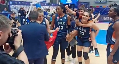 Prag’da Türk bayrağına karşı çirkin tavır