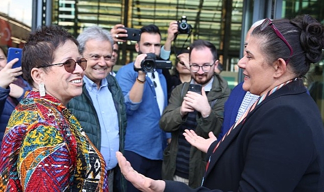 Ressam Abacıoğlu, Caz Dolu Resimlerle Aydın Büyükşehir Belediyesi Tekstil Park Sanat Galerisi’nde