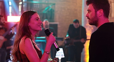 Serenay Sarıkaya ‘Aile’de Şarkı Söylediği Sahneyle Sosyal Medyayı Sarstı