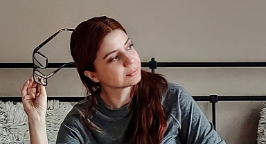 Son yıllarda adından sıkça söz edilen, figüratif yapıtlarında birey-zaman-toplum konularıyla dikkat çeken sanatçı Sevinç Çiftci, ‘AYNI ELMA YENİ DÜNYA’ Solo Sergisi İle 6-27 Mayıs 2023 tarihlerinde Galeri Diani’de!