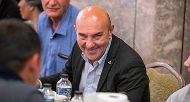 Soyer depremzedelerle sahurda buluştu “Yerinize kendimi koyarak elimden ne geliyorsa yapacağım”