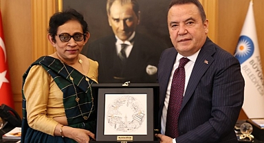 Sri Lanka Büyükelçisi'nden Başkan Böcek'e ziyaret