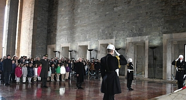 TEGV Cumhuriyet’in 100.yılında Atatürk’ün Huzurunda