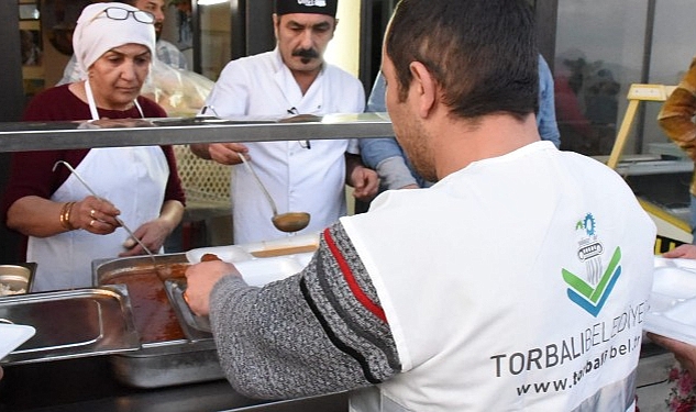 Torbalı Belediyesi depremzede iftar