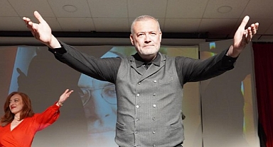 “Unutma Bizi” oyunu Çeşme’de sahnelendi