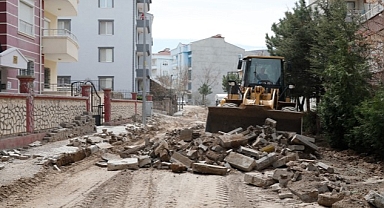 Yol Yenileme Çalışmaları Tüm Hızıyla Sürüyor