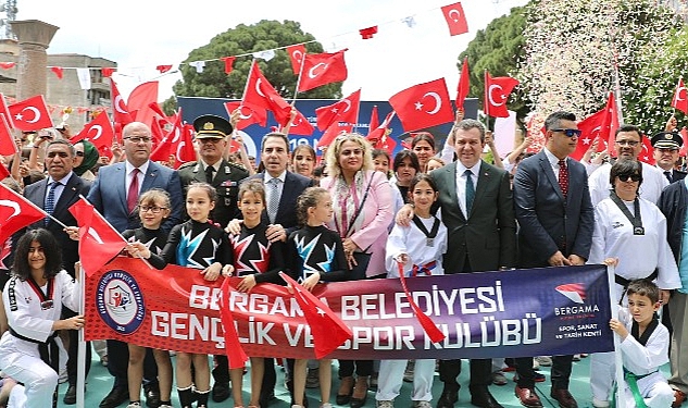 19 Mayıs Bergama'da törenle kutlandı