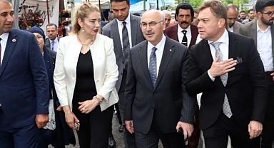 24. Uluslararası Bayındır Çiçek Festivali Yağmur Bereketi ile Kapılarını Açtı