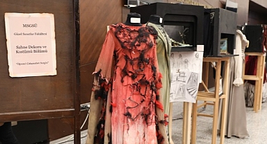 37. Genç Günler “Sahne Dekoru ve Kostümü Bölümü Öğrenci İşleri Sergisi” Ziyaretçilerini Bekliyor