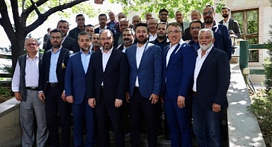 Ak Parti Heyeti, Muhtarlarla Bir Araya Geldi