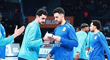 Anadolu Efes’in Anadolu Vakfı ile Gelenekselleşen “Bir Kitap da Sen Getir” Projesinde Depremzedeler İçin Binlerce Kitap Toplandı