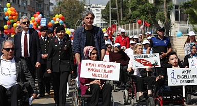 Antalya caddelerinde ENFEST coşkusu 