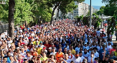 Atletizm dünyasının gözü Maraton İzmir’deydi İzmir bir kez daha dünya vitrinine çıktı