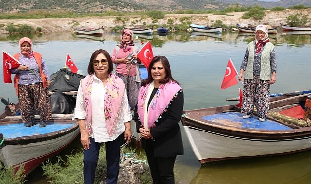 Aydın Büyükşehir Belediye Başkanı Özlem Çerçioğlu, 1 Mayıs Emek ve Dayanışma Günü'nde Sayın Selvi Kılıçdaroğlu ile birlikte emekçi kadınlarla buluştu.