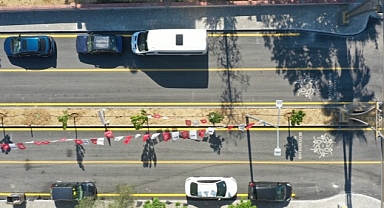 Aydın Büyükşehir Belediyesi, hizmet odaklı belediyecilik anlayışı ile kentin birçok noktasında yol yapım çalışmalarına devam ediyor.
