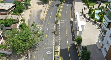 Aydın Büyükşehir Belediyesi, kent genelinde trafiği hızlandıran ve sürüş konforunu artıran çalışmalara hız kesmeden devam ediyor.