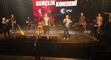Başkan Altay, Uğur Işılak Konserinde Konyalıların Coşkusuna Ortak Oldu