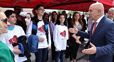 Başkan Altınok Atatürk’ü Andı, Gençleri Tebrik Etti