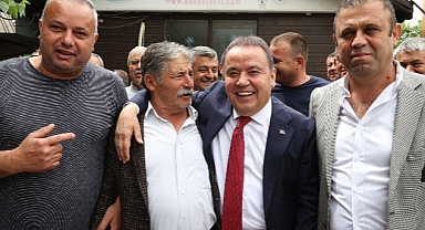 Başkan Böcek Trafik Kontrol Merkezi'ni ziyaret etti