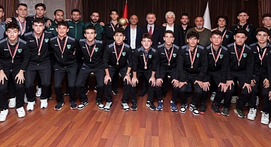 Başkan Büyükakın, Şampiyonları tebrik etti