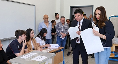 Başkan Erhan Kılıç, eşi Zuhal Kılıç ile beraber oyunu kullandı