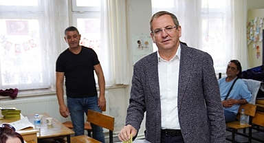 Başkan Mesut Ergin Eşi Canan Ergin'le Birlikte Oyunu Kullandı