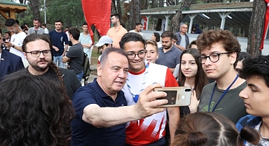 Başkan Muhittin Böcek 19 Mayıs'ı gençlerle kutladı