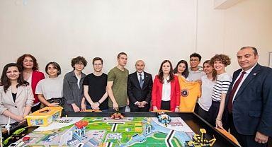 Başkan Soyer Balçova'da gençlerle buluştu