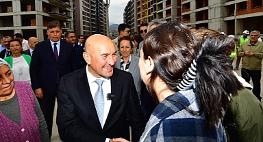 Başkan Soyer Örnekköy’deki hak sahipleriyle buluştu “İçiniz rahat olsun güvenli ellerdesiniz”