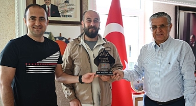 Başkan Topaloğlu’na teşekkür plaketi