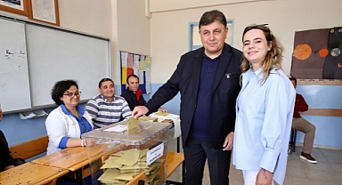 Baskan Tugay ve esi oy kullandı