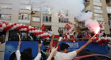 Bayraklı ‘Atatürk’te’ birleşti - Sokak sokak 19 Mayıs coşkusu!