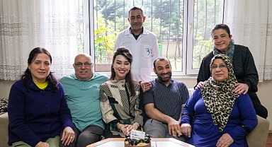 Beylikdüzü Belediyesi, ilçede yaşayan yaşlı ve engelli vatandaşları özel günlerinde de yalnız bırakmıyor