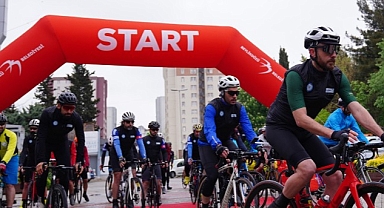 Beylikdüzü Belediyesi ile Beylikdüzü Kırlangıç Bisiklet Kulübü Çanakkale Şehitleri İçin Pedal Çevirdiler