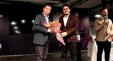 Bilişim yazarı Kuzuoğlu teknoloji meraklılarıyla buluştu