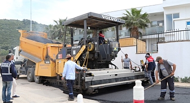 Bodrum Belediyesi tarafından ilçe genelinde gerçekleştirilen asfaltlama çalışmalarına Torba Mahallesi’nde devam ediliyor