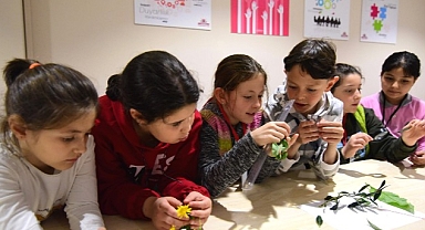 Bornovalı çocuklar eğlenerek öğrendi