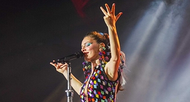 Bostancı’da Nil Karaibrahimgil Rüzgarı Rengarenk Gece