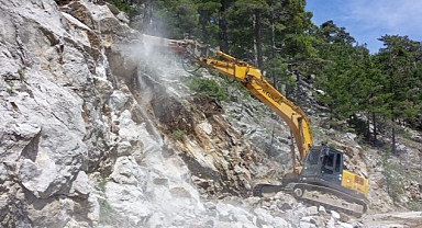 Büyükşehir Belediyesi'nden Pembelik'te yol çalışması