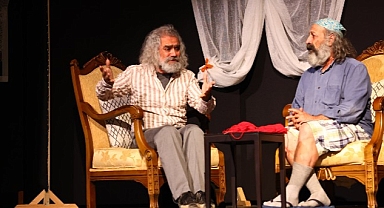 Çankayalı Tiyatro Oyuncuları Sahnede