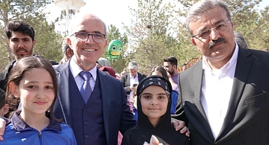 Çevre, Şehircilik ve İklim Değişikliği Bakanlığı tarafından yapımı tamamlanan Çumra Millet Bahçesi’nin açılışı düzenlenen törenle yapıldı