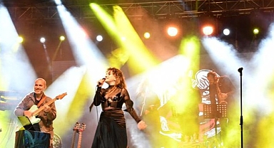 Çiğli 19 Mayıs’ı Ceylan Ertem Konseri ile kutladı