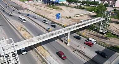 D-100 Karayolu üstgeçidi tamamlanmak üzere