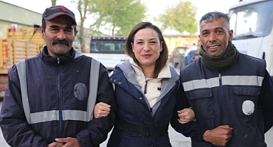 Efes Selçuk Belediye Başkanı Filiz Ceritoğlu Sengel 1 Mayıs Emek ve Dayanışma Günü sebebiyle belediye çalışanları ile bir araya geldi