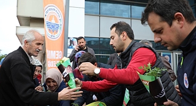 Gemlik Belediyesi, çiftçi belediye misyonuyla ilçedeki tarımsal faaliyetleri desteklemeye devam ediyor