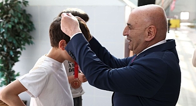 Genç Yüzücüler Madalyalarını Başkan Altınok’tan Aldı