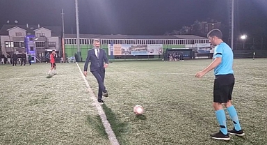 Gölcük Belediyesi’nin futbol tutkunlarını bir araya getirdiği, centilmenlik anlayışıyla maçların gerçekleşeceği 22. Geleneksel Futbol Turnuvası başladı