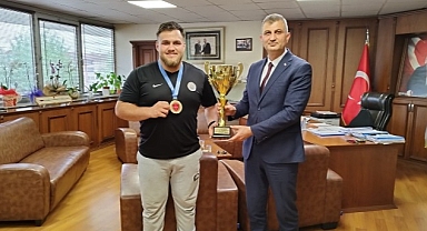 Gölcük'ün Gururu Akman'dan Başkan Sezer'e Ziyaret